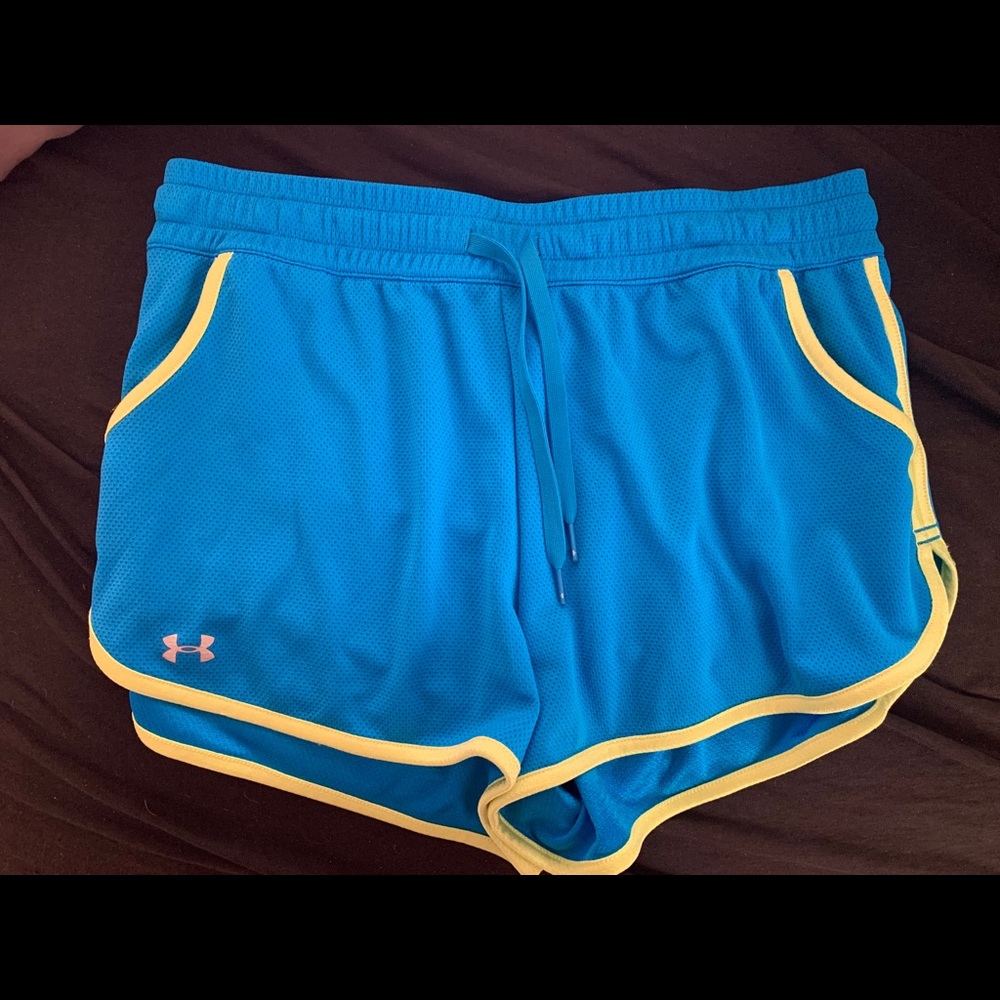 Under armour shorts size M